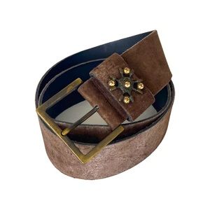 Belt with rhinestones details.